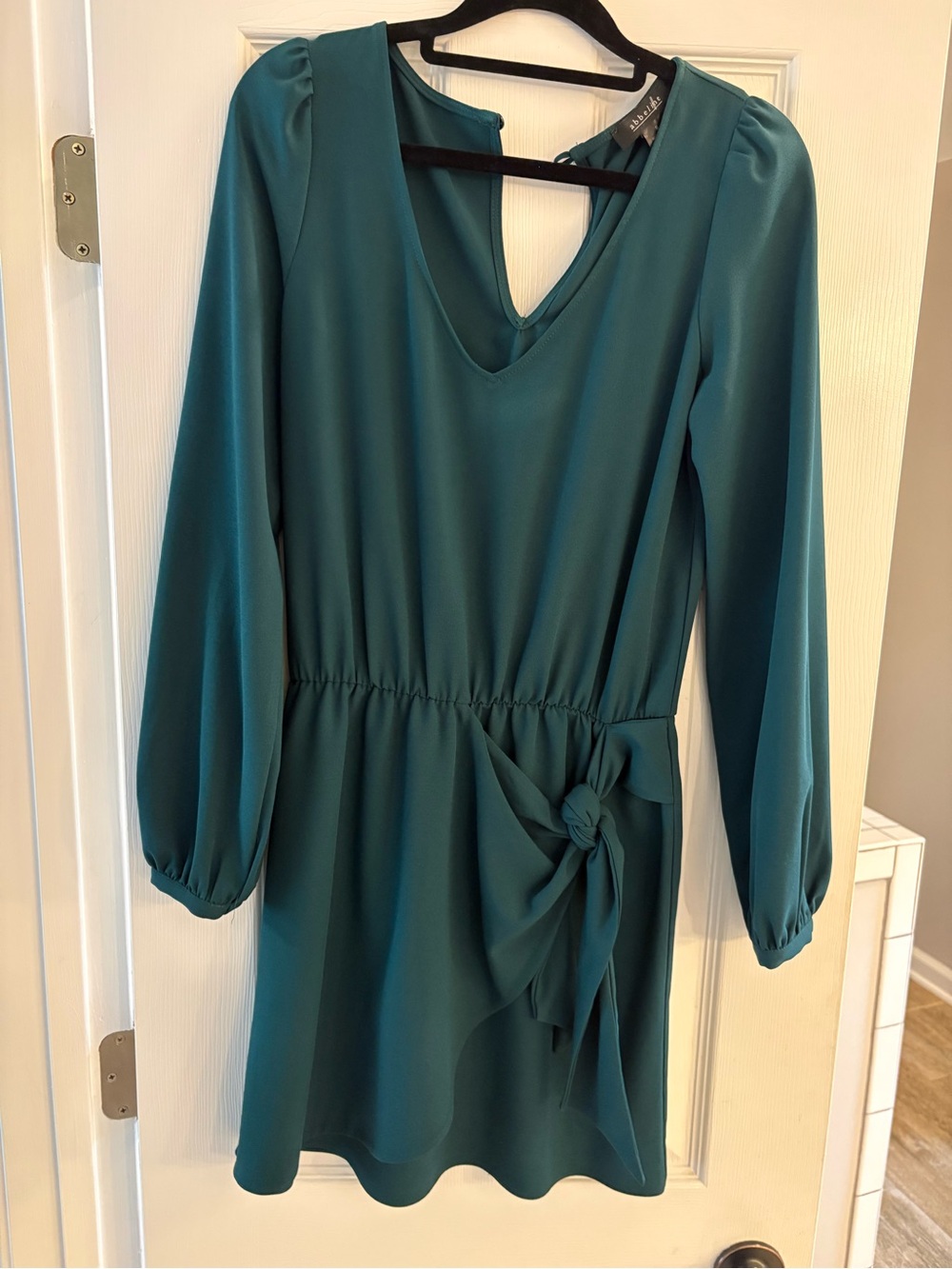 Abbeline dark Green Long-Sleeve V-Neck Tie-Waist Dress